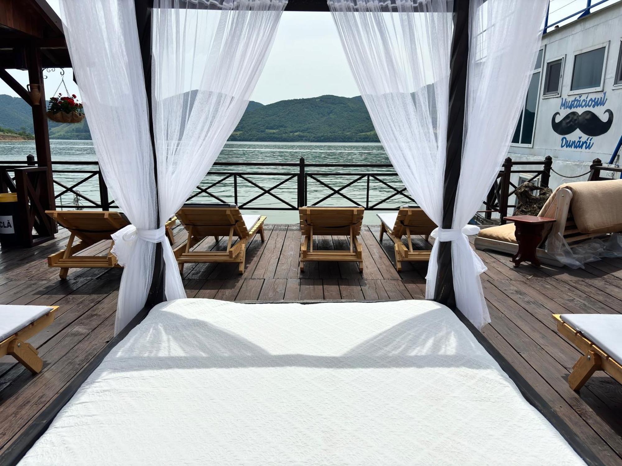 Mustaciosul Dunarii Hotel เอเชลนิทซา ภายนอก รูปภาพ