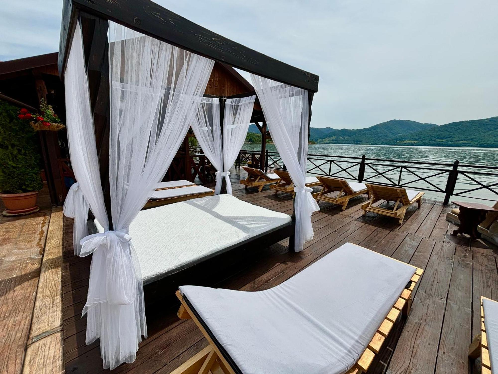 Mustaciosul Dunarii Hotel เอเชลนิทซา ภายนอก รูปภาพ
